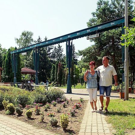 Hotel Nagyerdo Debrecen Bagian luar foto