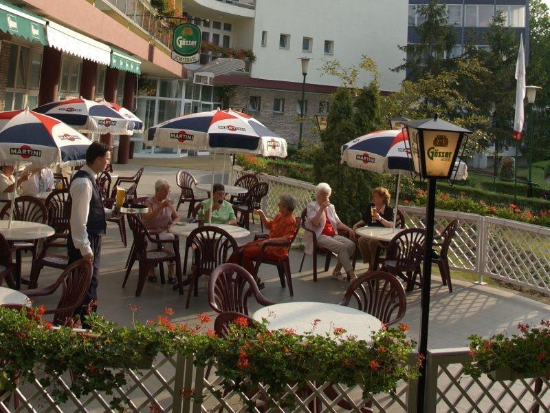 Hotel Nagyerdo Debrecen Bagian luar foto