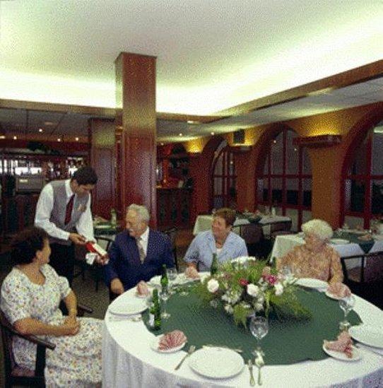 Hotel Nagyerdo Debrecen Bagian luar foto