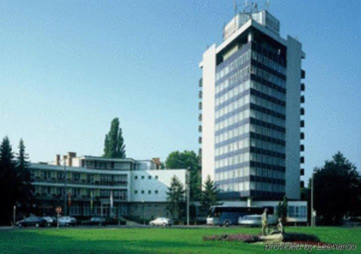 Hotel Nagyerdo Debrecen Bagian luar foto