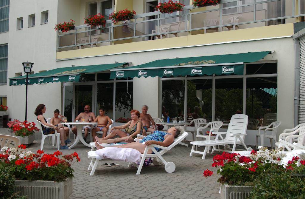 Hotel Nagyerdo Debrecen Bagian luar foto