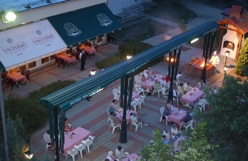 Hotel Nagyerdo Debrecen Bagian luar foto