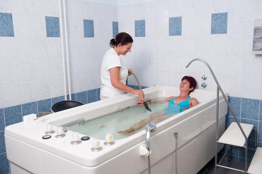 Hotel Nagyerdo Debrecen Bagian luar foto