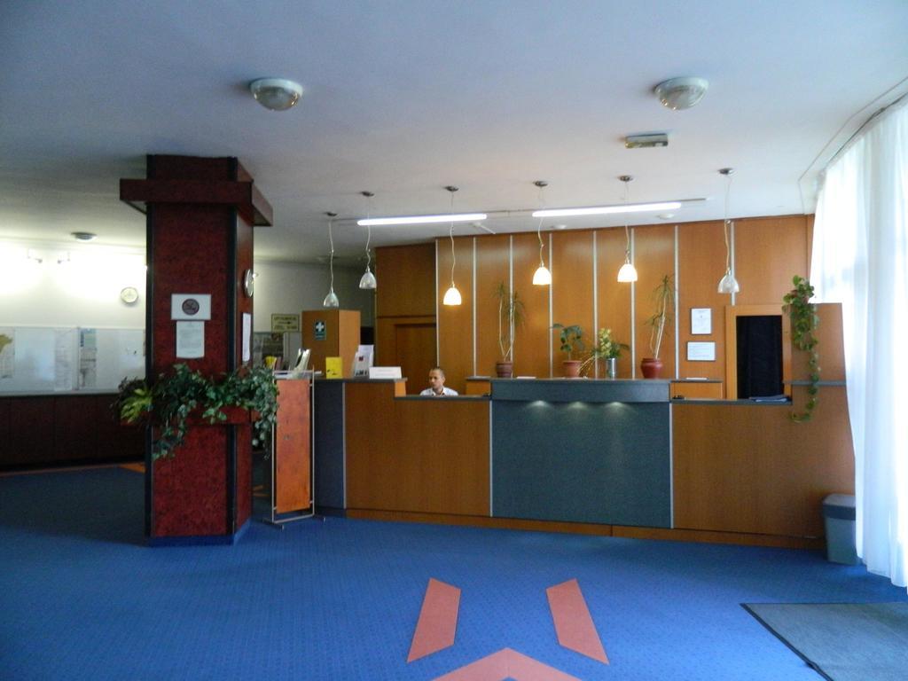 Hotel Nagyerdo Debrecen Bagian luar foto